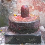 2014.12.15 Bhaktapur 20 Mahakali Temple Shivalingam ResizeBy Donna Yates CC BY-NC-SA